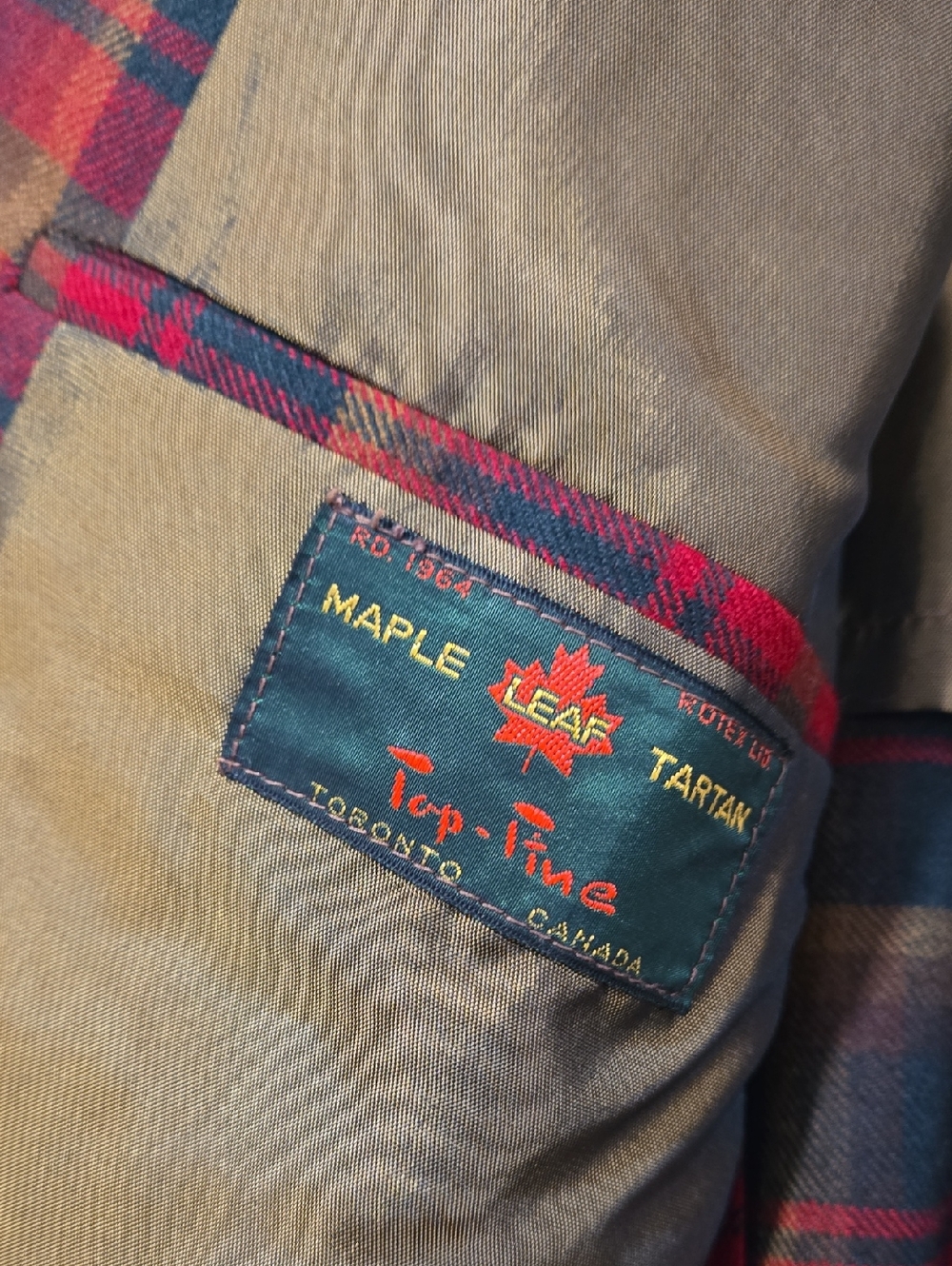 Vintage 1960's Canadian Tartan Wool Red and Green Plaid Sport Coat - Picture 4 of 12